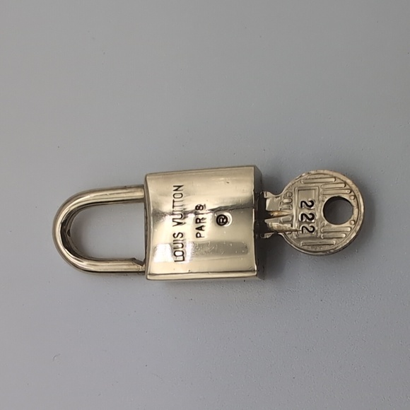 Louis Vuitton vintage lock and key # 222 padlock - Picture 5 of 5